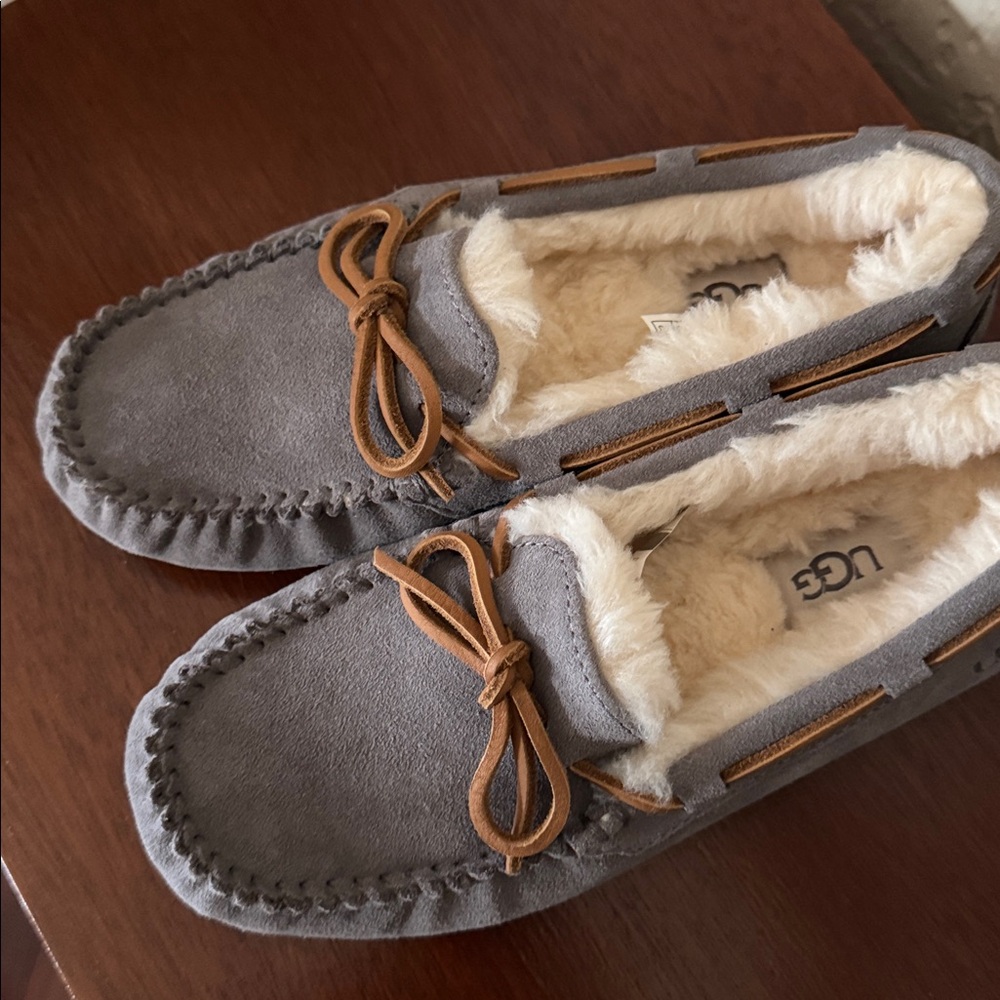 UGG Dakota Pewter Slippers Women Size 6 NWOT